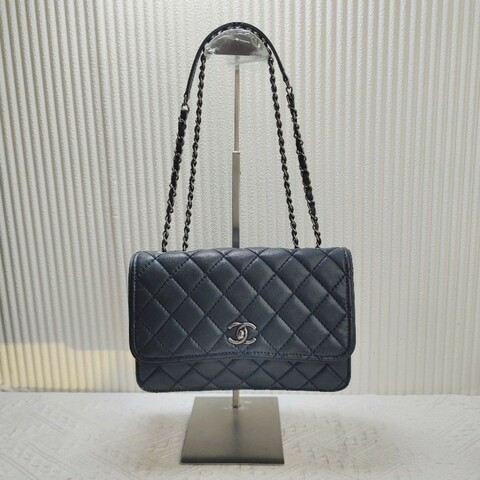 CHANEL荔枝纹牛皮蓝色口蓋包 肩背包