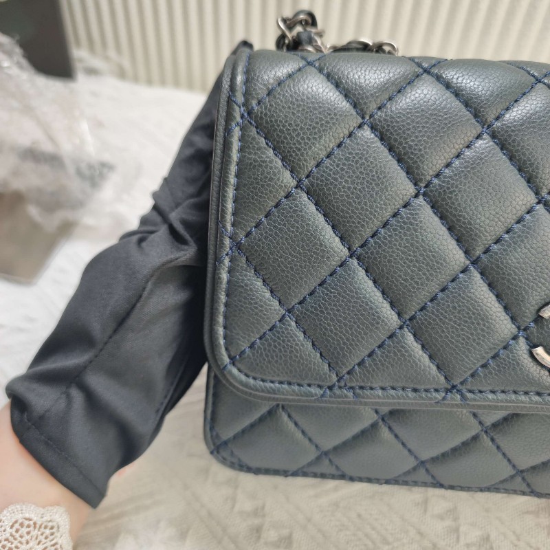 CHANEL荔枝纹牛皮蓝色口蓋包 肩背包-26