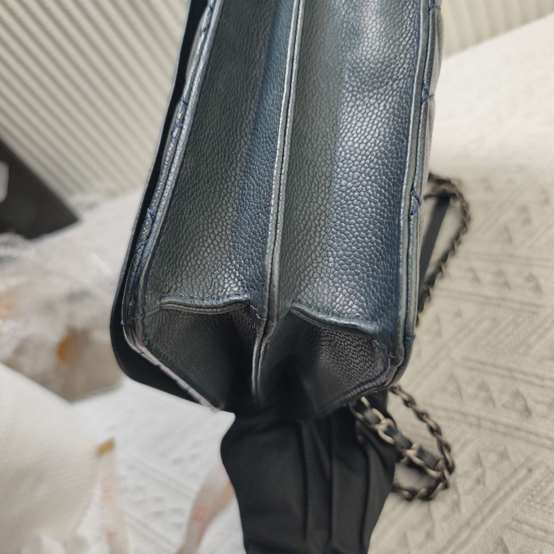 CHANEL荔枝纹牛皮蓝色口蓋包 肩背包-27