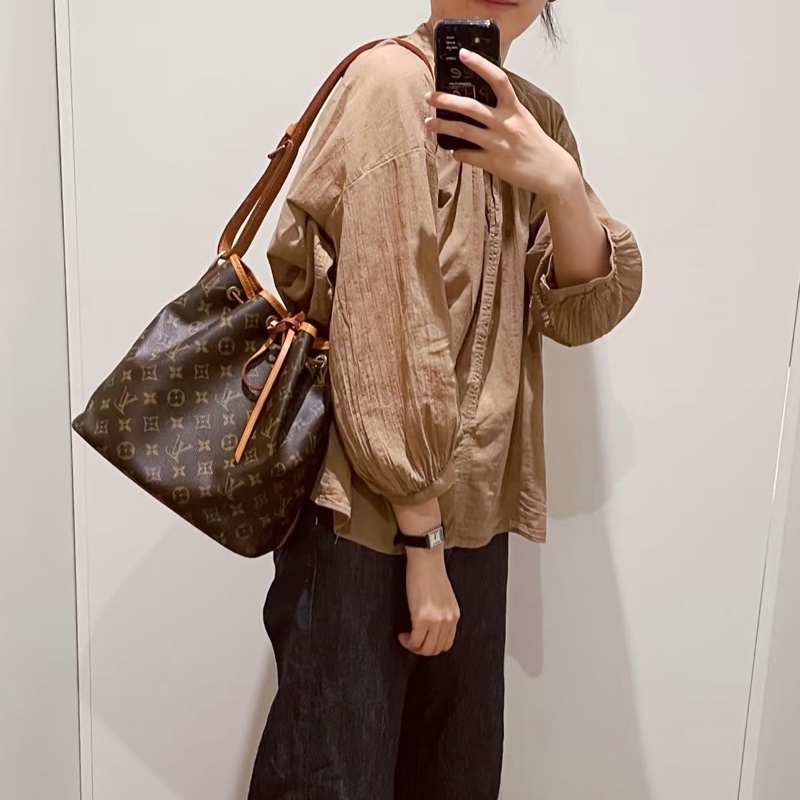 LV 老花水桶包-0