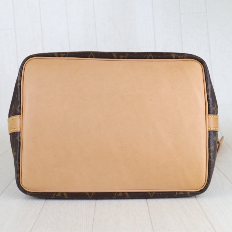 LV 老花水桶包-9