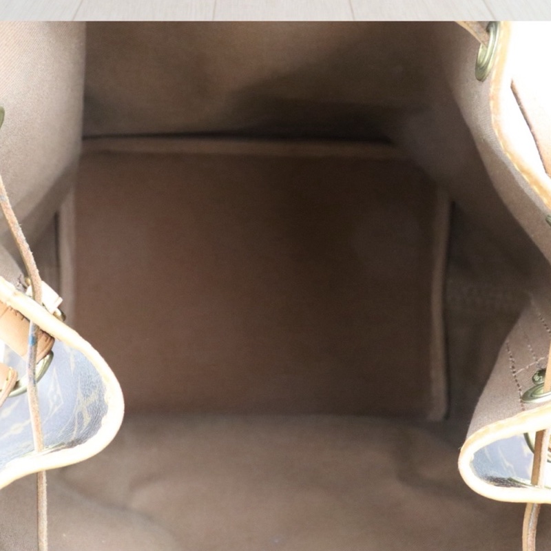 LV 老花水桶包-12