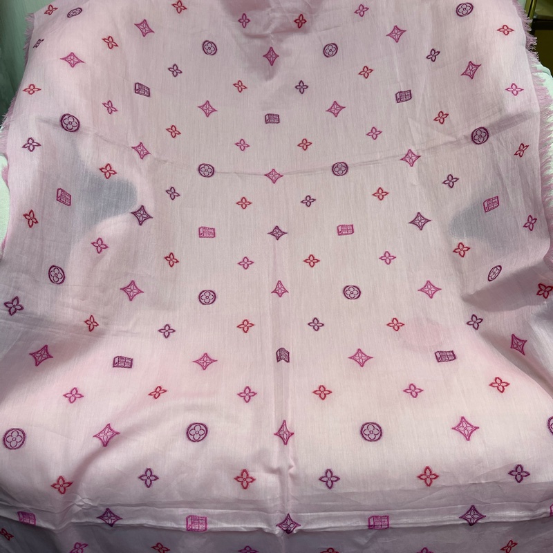 Lv 路易威登 粉紅色全棉圍巾 I818B-1