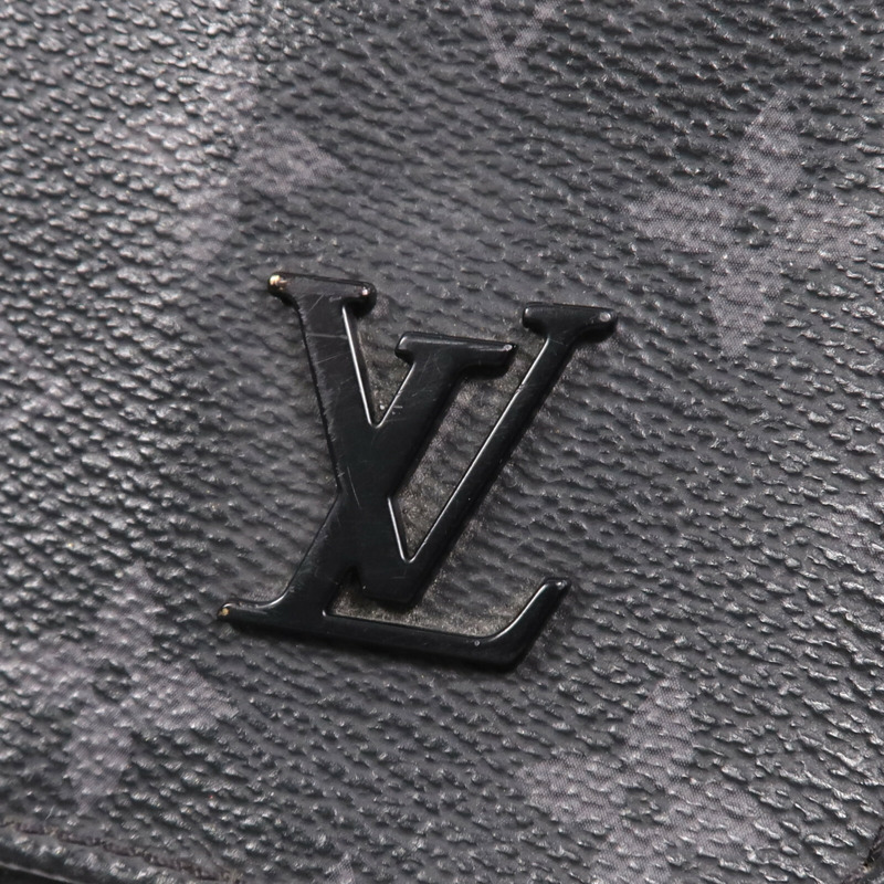 LOUIS VUITTON Monogram Eclipse District PM銀扣肩背袋-8
