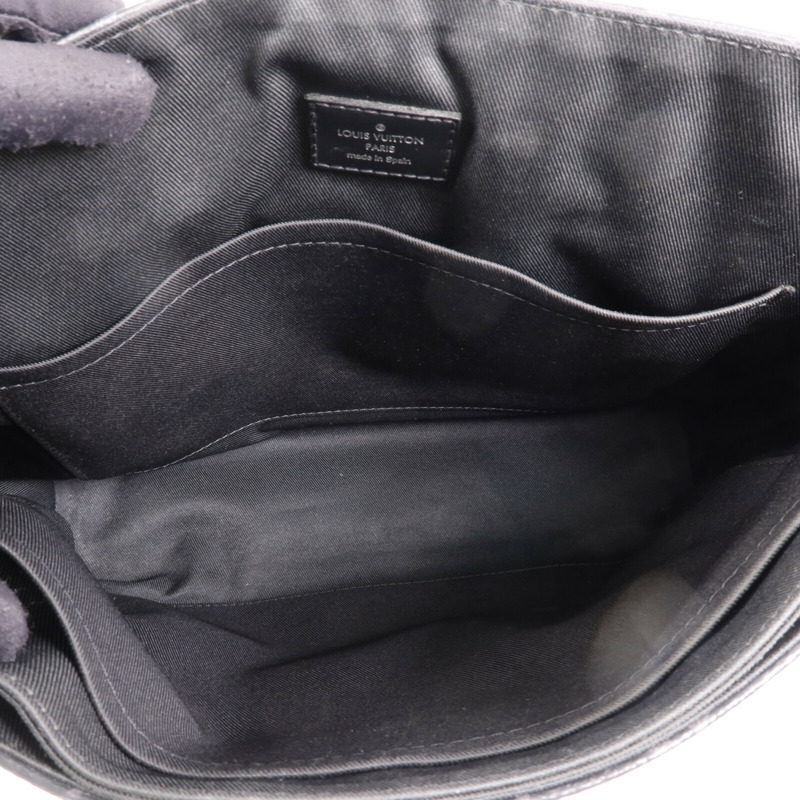 LOUIS VUITTON Monogram Eclipse District PM銀扣肩背袋-11