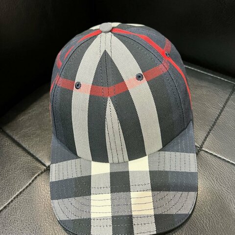 💎Han's house精品服飾💎 BURBERRY 格紋 刺繡字 帽子