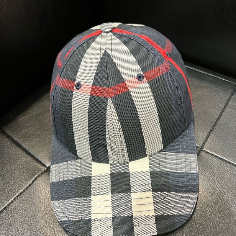 💎Han's house精品服飾💎 BURBERRY 格紋 刺繡字 帽子-0