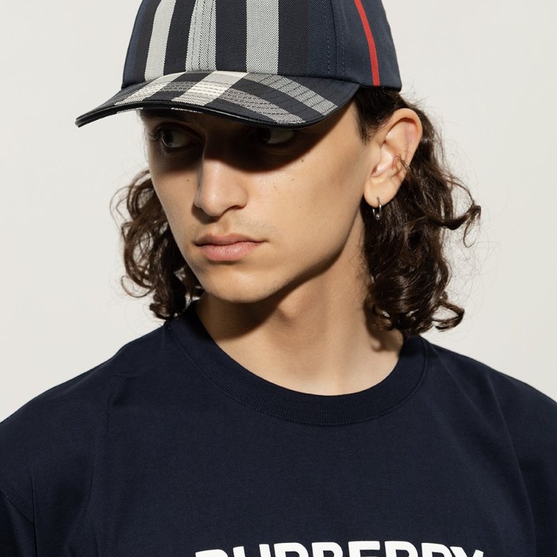 💎Han's house精品服飾💎 BURBERRY 格紋 刺繡字 帽子-3