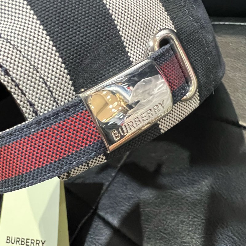 💎Han's house精品服飾💎 BURBERRY 格紋 刺繡字 帽子-5