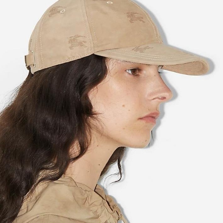 💎Han's house精品服飾💎BURBERRY 戰馬 帽子 義大利製 ~現貨 原價16500-2