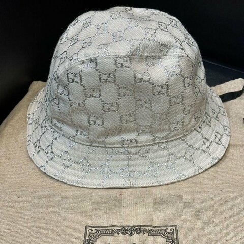 G💎Han's house精品服飾💎UCCI 滿版 刺繡 反光銀線 老花 漁夫帽 帽子