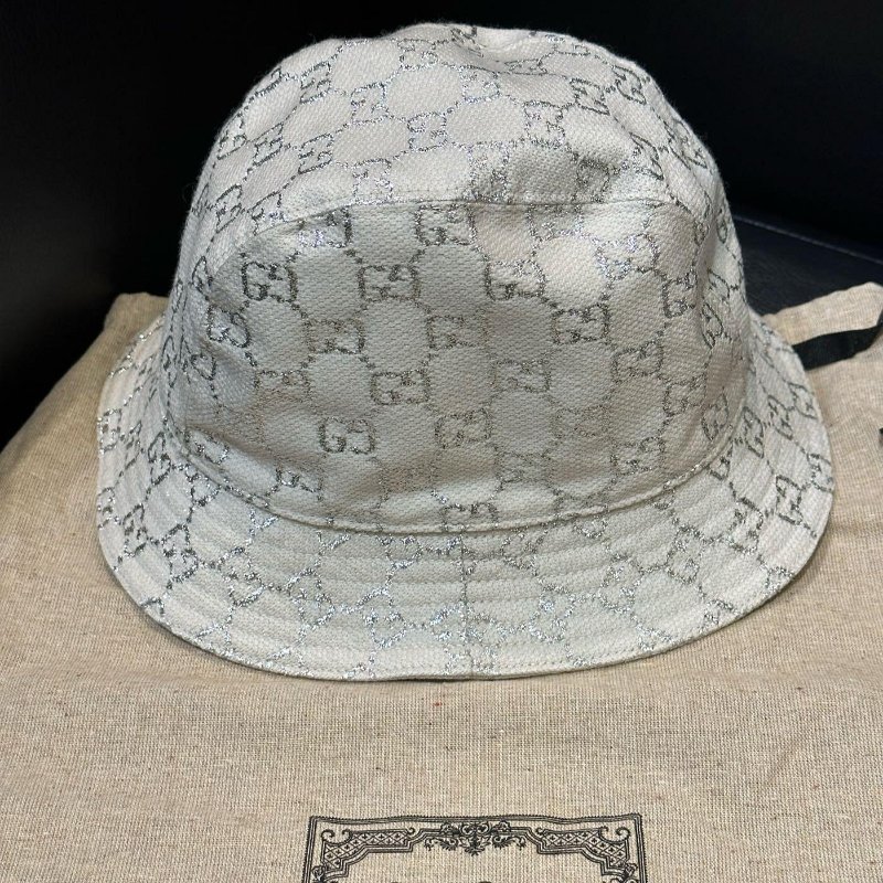 G💎Han's house精品服飾💎UCCI 滿版 刺繡 反光銀線 老花 漁夫帽 帽子-0