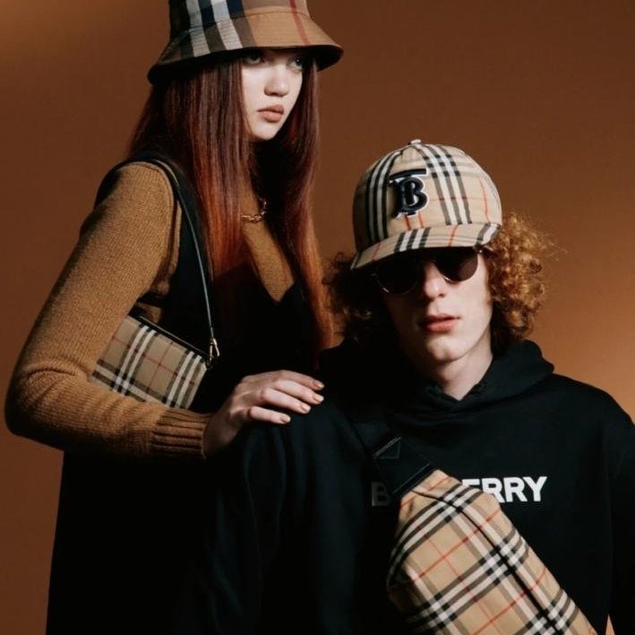 💎Han's house精品服飾💎BURBERRY 格紋 漁夫帽 帽子 男女可帶  原價14900-1