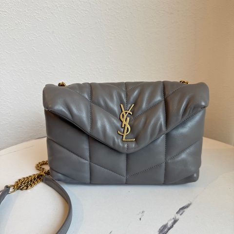 ysl 超好看的灰色 斜背包～～