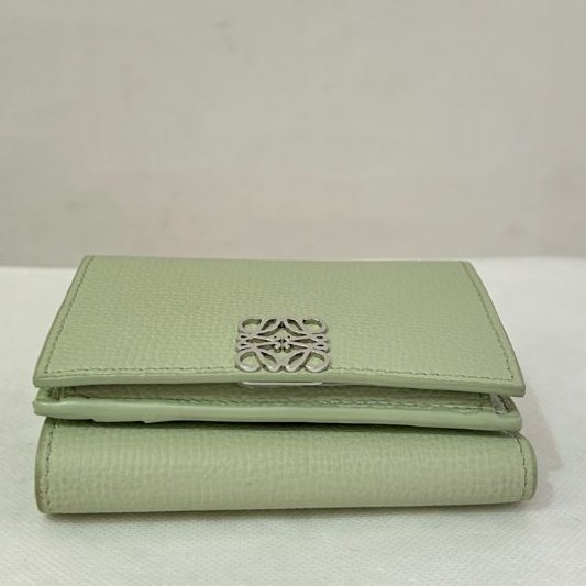 LOEWE淺灰綠色雙面釦式短夾-2