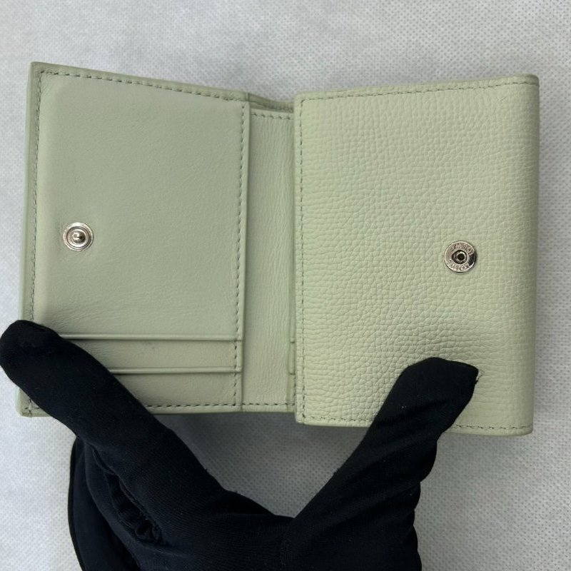 LOEWE淺灰綠色雙面釦式短夾-8