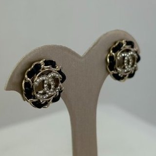 CHANEL皮穿鍊圓形水鑽雙C耳環-2