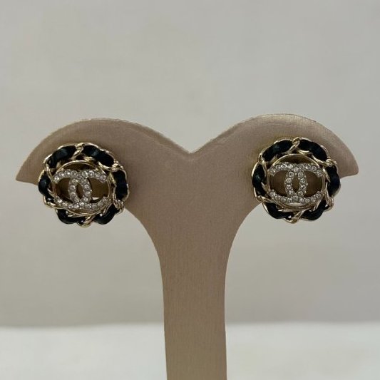 CHANEL皮穿鍊圓形水鑽雙C耳環-4