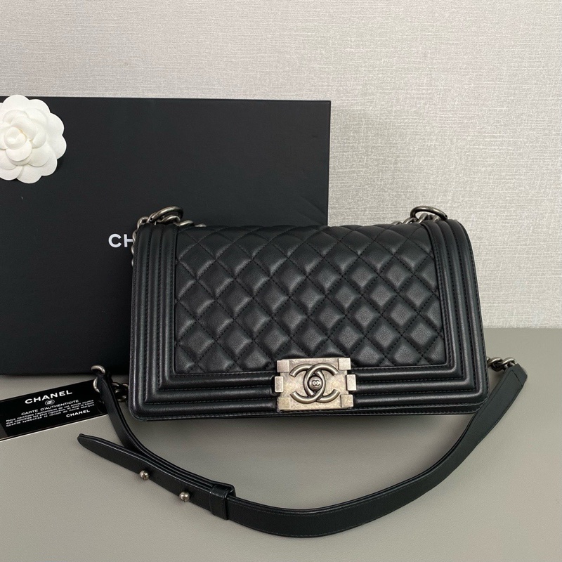 Chanel Le Boy 中號 黑銀 牛皮｜98新 27開 有卡｜經典不敗 保值首選｜鏈條肩背包-0