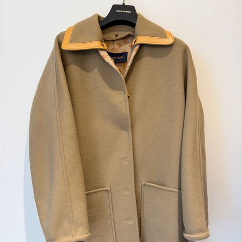 LV 超美大衣外套超級美 吊牌沒拆沒穿過 專櫃買18萬