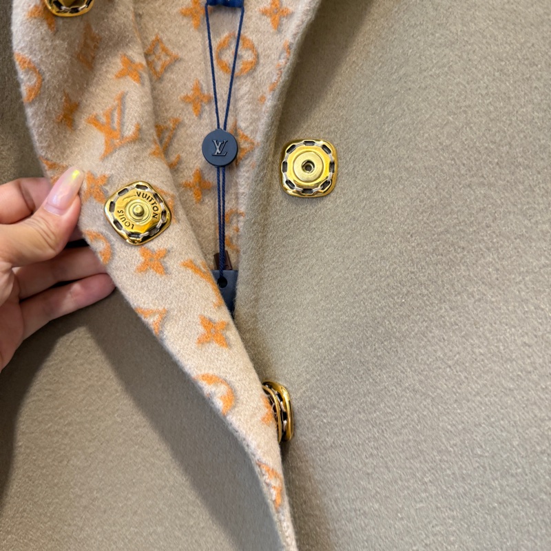 LV 超美大衣外套超級美 吊牌沒拆沒穿過 專櫃買18萬-3