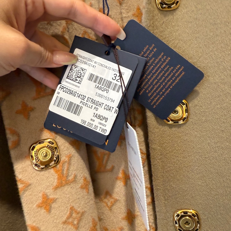 LV 超美大衣外套超級美 吊牌沒拆沒穿過 專櫃買18萬-6