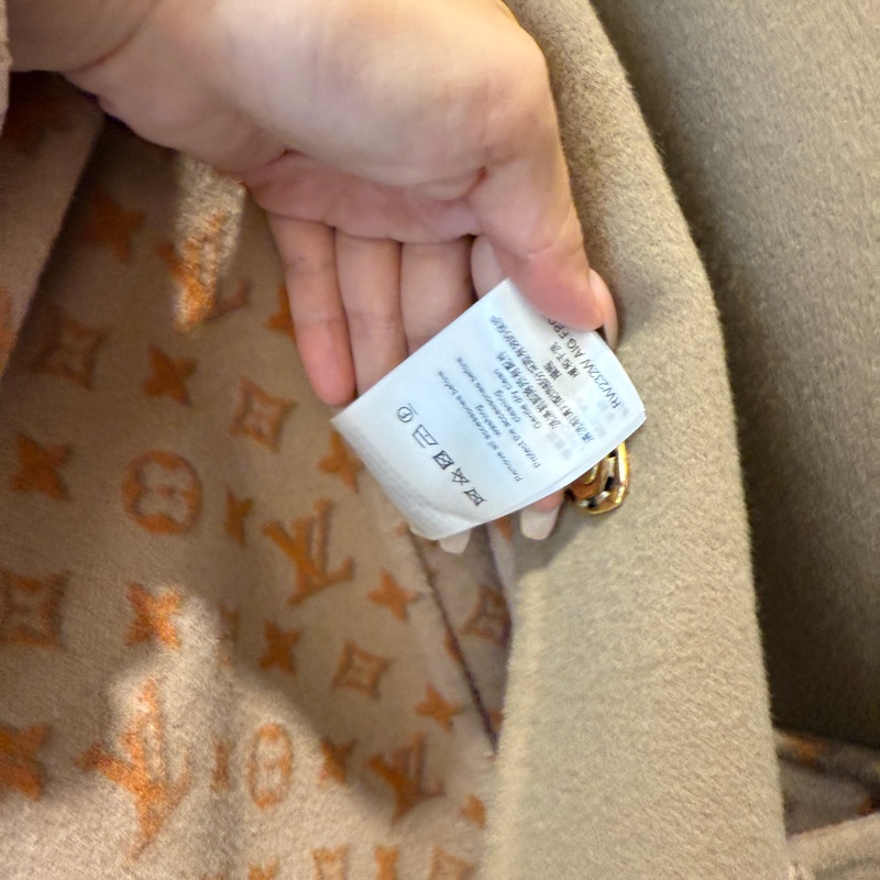 LV 超美大衣外套超級美 吊牌沒拆沒穿過 專櫃買18萬-13