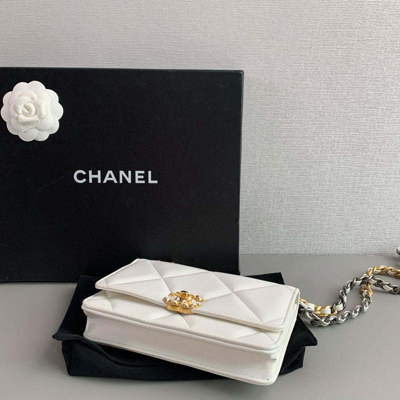 Chanel 23K 19WOC 奶霜白|金扣羊皮|99新|芯片款|全配+24年8月發票|稀有色完美狀態-4