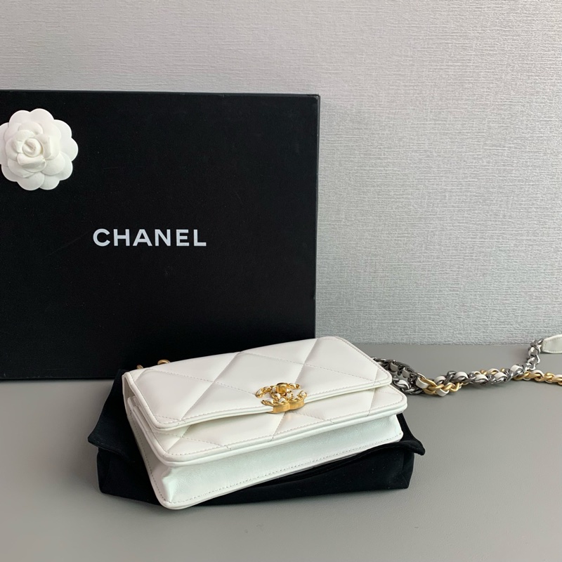 Chanel 23K 19WOC 奶霜白|金扣羊皮|99新|芯片款|全配+24年8月發票|稀有色完美狀態-5