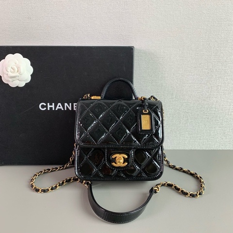 Chanel 22K 黑金漆皮 豆腐郵差包｜98新｜芯片款｜稀有亮面｜立體俐落版型｜超顯氣質