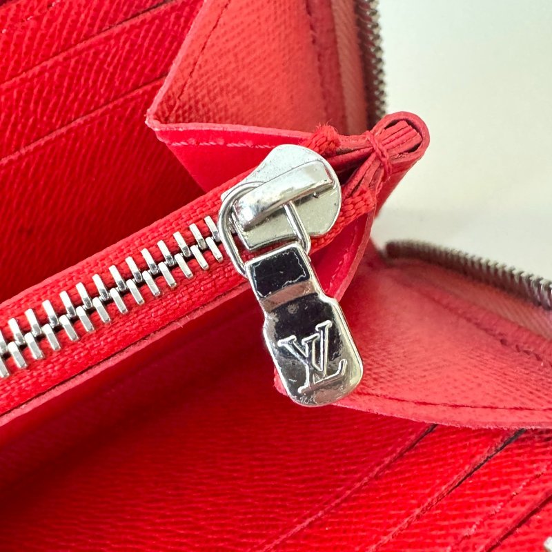 LV 粉色 水波紋 EPI 紅色 小花 牛皮 窄版 12卡 拉鍊 長夾 M62967-5