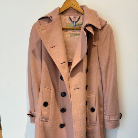 Burberry 粉色長版毛尼外套🧥