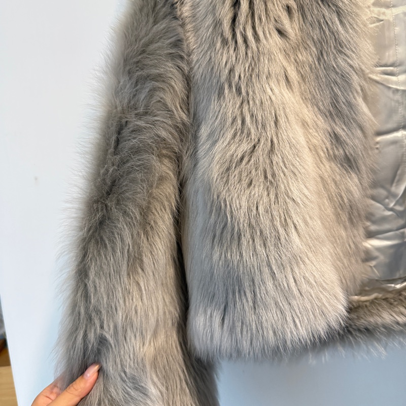 Loewe 狐狸毛灰色超級好看的外套 十幾萬-5