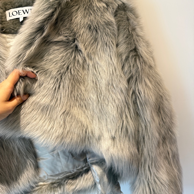 Loewe 狐狸毛灰色超級好看的外套 十幾萬-6