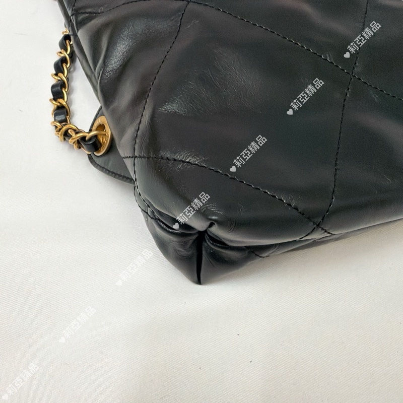 莉亞精品♡ Chanel 22bag 黑金雙肩包 二手美包-5