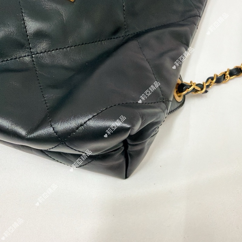 莉亞精品♡ Chanel 22bag 黑金雙肩包 二手美包-8