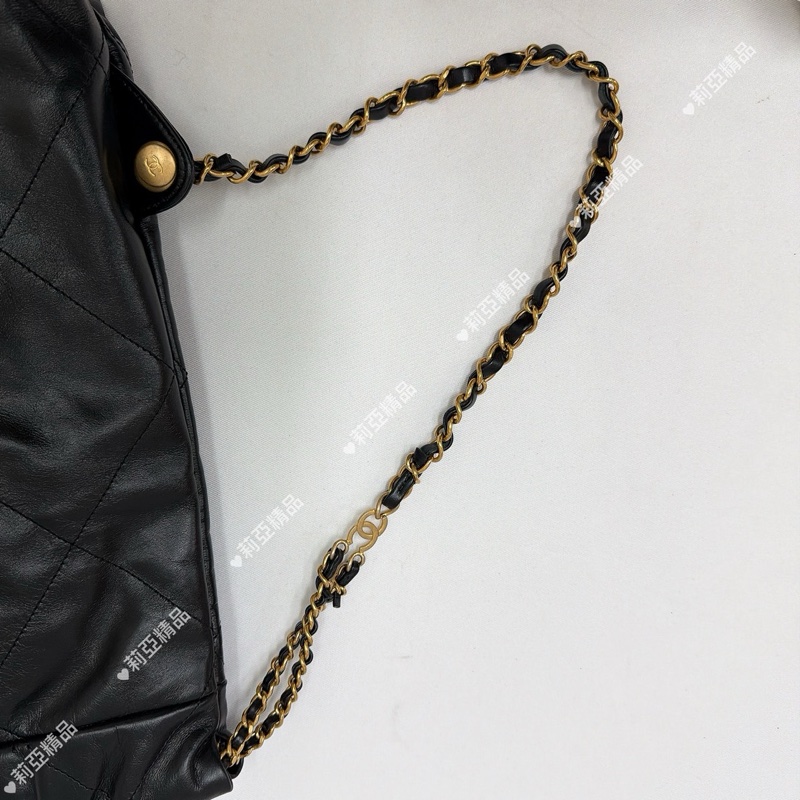 莉亞精品♡ Chanel 22bag 黑金雙肩包 二手美包-11