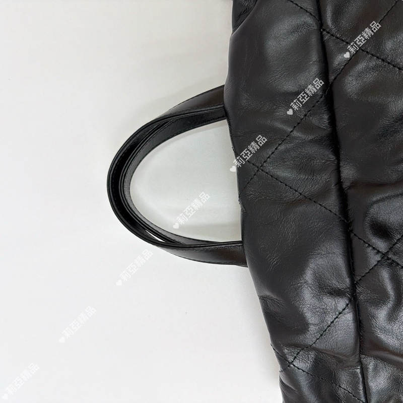 莉亞精品♡ Chanel 22bag 黑金雙肩包 二手美包-14