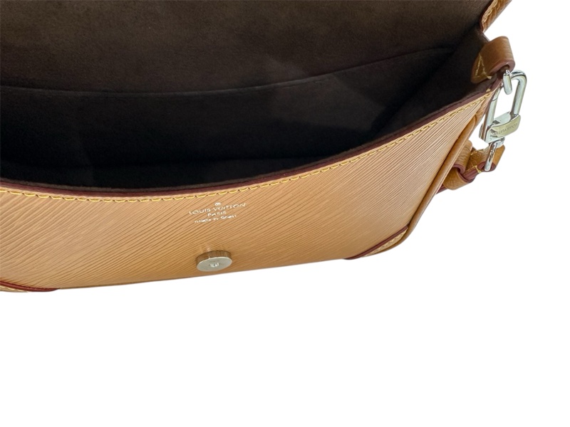 LV M59459 Epi leather Buci 全皮側孭斜孭袋-8