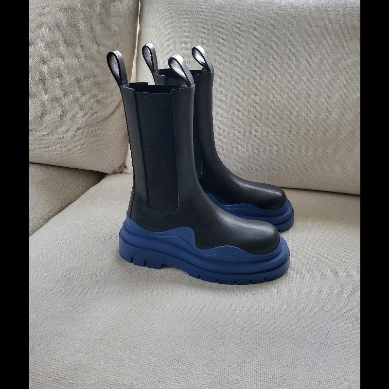 Bottega Veneta BV 黑色皮革靴子 配藍色鞋底 38碼-0