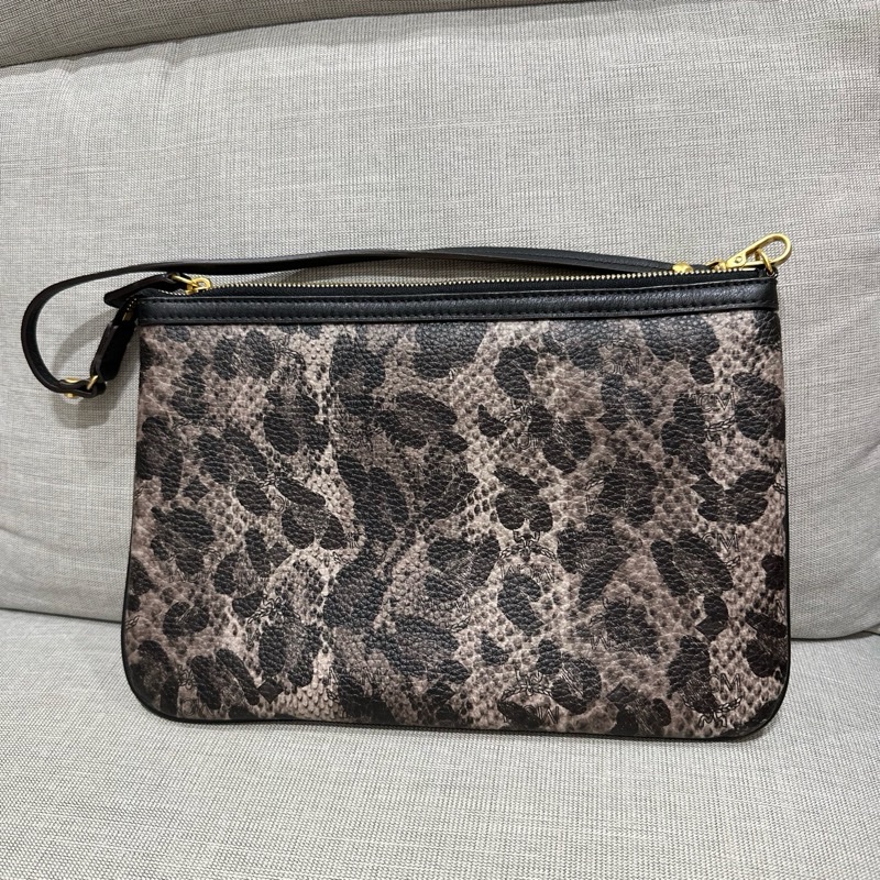 💝《近全新閒置品》MCM Visetos豹紋 手拿包/肩背包-1