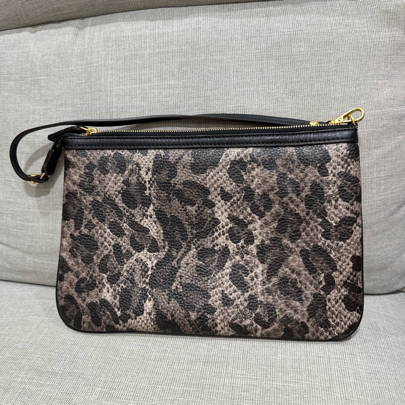 💝《近全新閒置品》MCM Visetos豹紋 手拿包/肩背包-6