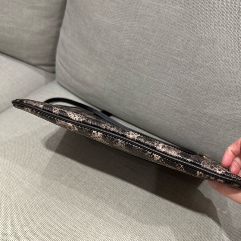 💝《近全新閒置品》MCM Visetos豹紋 手拿包/肩背包-7