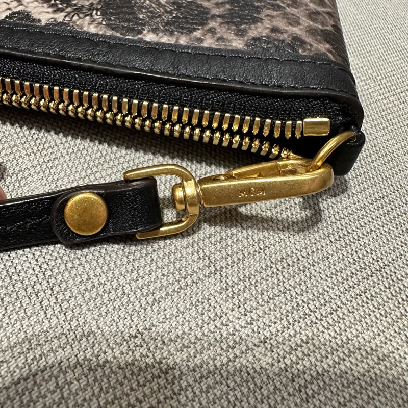 💝《近全新閒置品》MCM Visetos豹紋 手拿包/肩背包-9