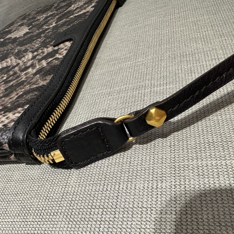 💝《近全新閒置品》MCM Visetos豹紋 手拿包/肩背包-10