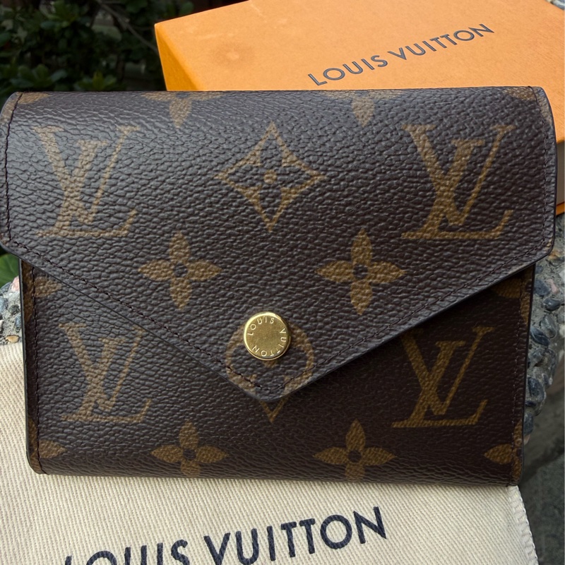 二手LV原花 M62472 Victorine 錢包金釦咖啡色內裡三折短夾-1