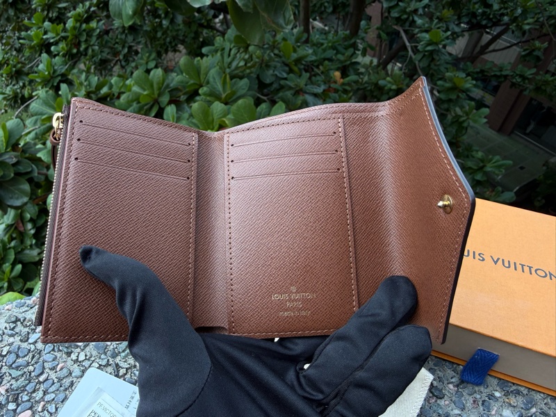 二手LV原花 M62472 Victorine 錢包金釦咖啡色內裡三折短夾-6