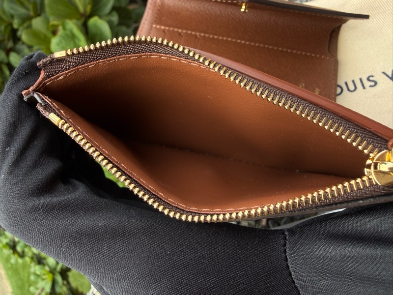 二手LV原花 M62472 Victorine 錢包金釦咖啡色內裡三折短夾-9