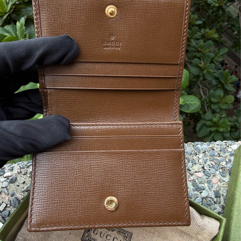 二手真品 GUCCI 1955系列 PVC Horsebit 復古焦糖色馬銜釦 621887對開釦子短夾-7