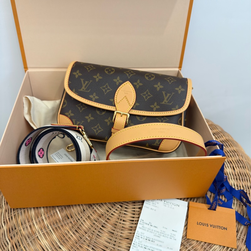 全新Louis Vuitton老花Diane法棍手提側背斜背包M45985-0